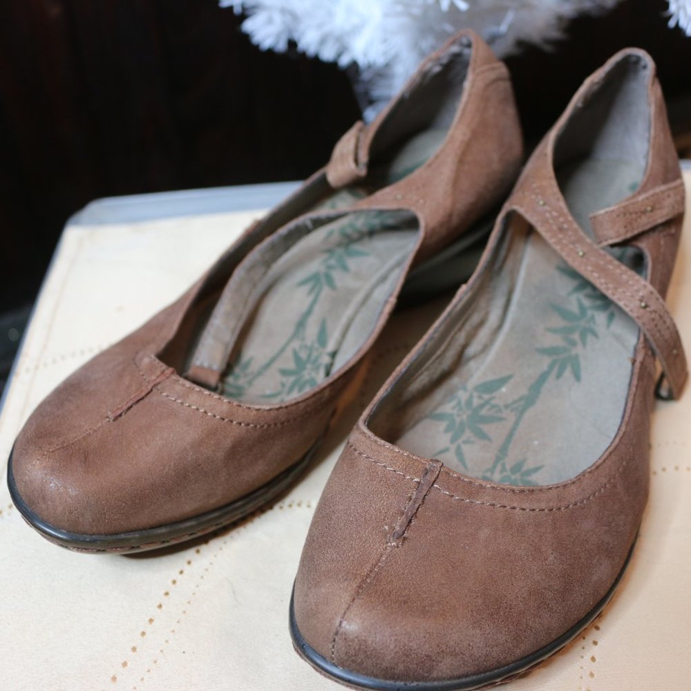 Easy Spirit clogs
